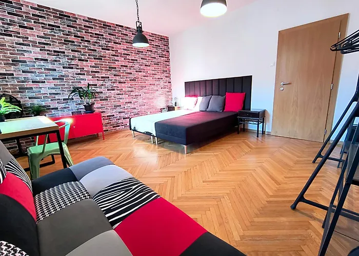 Big Stay - 4 Bedroom, 2 Bathroom Central Apartment With Ac
