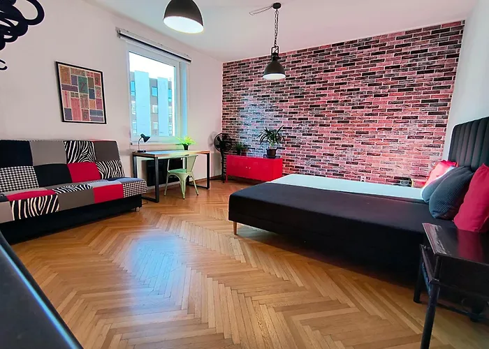 Big Stay - 4 Bedroom, 2 Bathroom Central Apartment With Ac